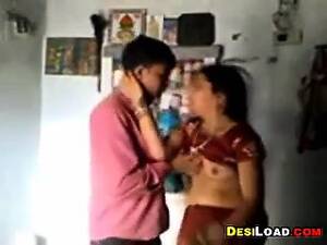 fucking indian house wife - Free Mobile Porn Videos - Indian Housewife Gets Fucked - 811444 -  VipTube.com