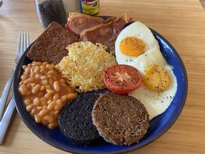 Black Food Porn - OC] Fry-up breakfast with Lorne square sausage, haggis and black pudding :  r/FoodPorn