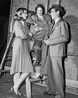 black pussy close up anne hathaway - Peter Dinklage cheats on Anne Hathaway with Marisa Tomei in the trailer for  'She Came to Me' : r/movies