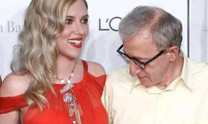 18th Century Sexart - woody-allen-ogling-scarlett-johanssons-breasts1