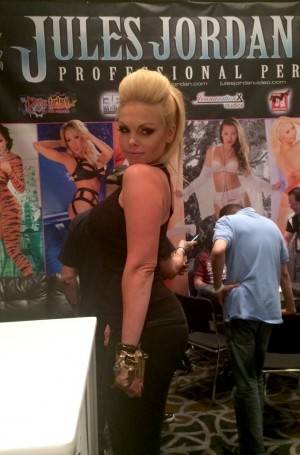 Jesse Jane Sex Machine - Mick Blue Teams Up with Jules Jordan for Jesse's First-Ever BBG #JesseJane