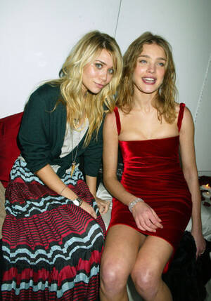 Mary Kate Olsen Porn - 2004 - Naked jantung Foundation - Mary-Kate & Ashley Olsen foto (20443042)  - fanpop