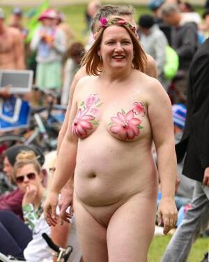 chubby wife nude in public - Bbw Milf Public Porn Pics - PICTOA