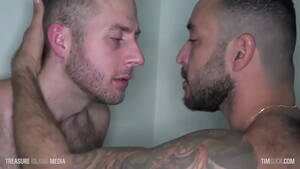 Gay Spitting Porn - Hot hard spit kissing - JulianT & JoelS - XVIDEOS.COM