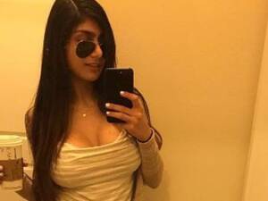 Auction Porn Actress Caption - Ex-Porn Star Mia Khalifa's Auction Gets $100K Bid, Twitter Worried About  'Fake Bids' | IBTimes