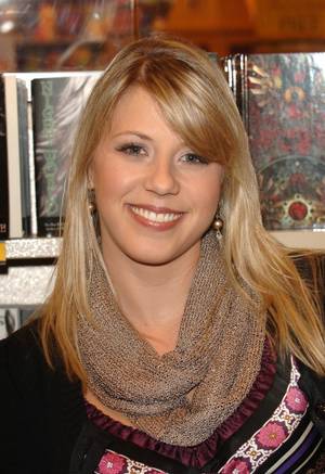 jodie sweetin lesbian xxx free - 'Full House' Star Works At A Rehab Center