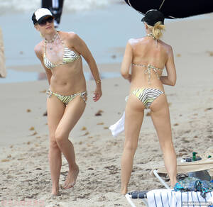 gwen stefani nude beach topless - Gwen Stefani Nude Nipslip Moment And Bikini Photos -