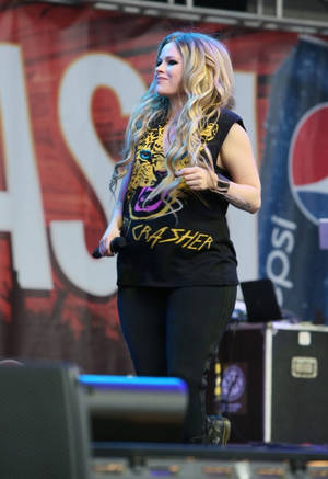 avril lavigne hairy pussy chubby - Sexy latina girls airbrushed art