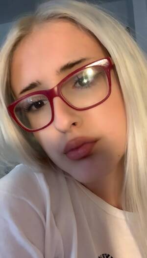 Blonde Ariana Grande Porn - who do i look like?ðŸ˜½i get ariana grande, but i don't see it at all :  r/Doppleganger