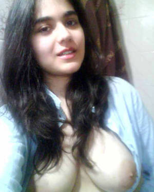 Huge Opens Cute - Big Boobs Deshi Cute girls open Her Cute Boobs pic