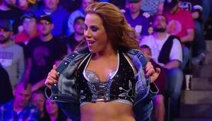 Mickie James Porn Movies - Mickie James On Finding a Balance Between Music & Wrestling, Talks Early  Days of Her Career | 411MANIA