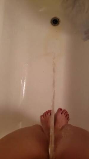 Honey Bath Porn - POV Bath peeing honey - ThisVid.com