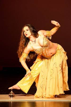 Belly Dancer Slave Porn - belly dancer ruby balances on glasses. I did this in my last bellydance  class, i loved it !