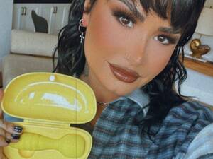 Dildo Lesbian Scissoring With Demi Lovato - Shop Demi Lovato Sex Toy Deal: Demi Wand Vibrator Review, Discount