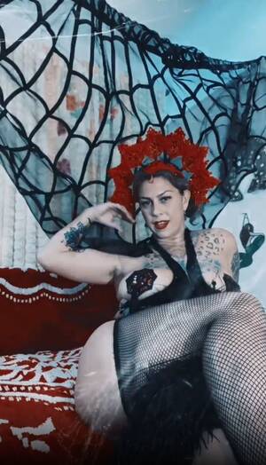 Danielle Burlesque Porn - American Pickers star Danielle Colby shows off her curves as she goes  nearly naked in sexy unedited snap for OnlyFans | The US Sun