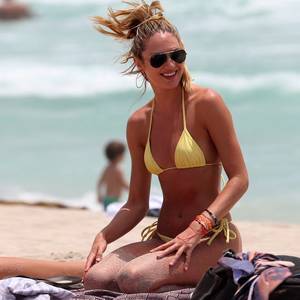 best sunbathing beach - How to find the best swimsuit for your body!