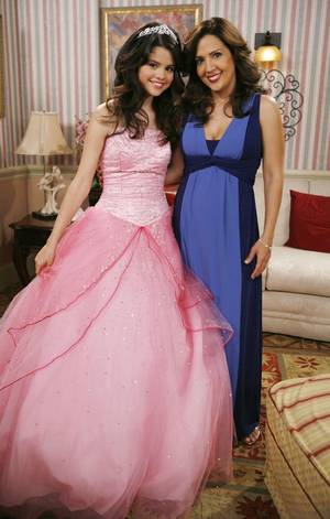 Mrs. Russo Wizards Of Waverly Place Porn Mom - Selena Gomez as Alex Russo in Wizards Of Waverly Place. (Selena Gomez on the