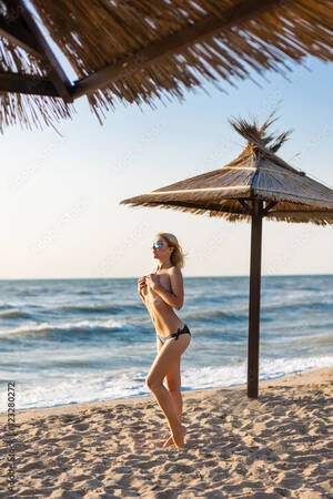 beach nude girls - Naked girl on the beach foto de Stock | Adobe Stock