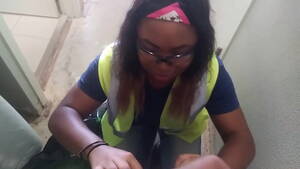 Amateur Ebony Coworkers - Coworker volunteers her services - XNXX.COM