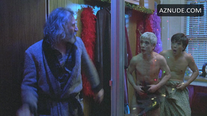 Leelee Sobieski - Leelee Sobieski in Eyes wide shut : r/movies