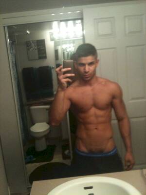 Amateur Mirror Self Shot Blowjob - Instagram Full Nude Gay Pictures â€“ SeeMyBF