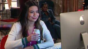 hot lesbian sex miranda cosgrove - The 'iCarly' Reboot Is Refreshingly LGBTQ+ Inclusive