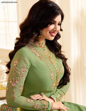 Ayesha Takia Xxx Animated Gif - Ayesha Takia wiki Bio Age Figure size Height HD phone wallpaper | Pxfuel