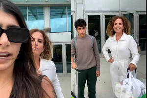 Jewish Female Twin Porn - Porn star Mia Khalifa confronted by mother in front of her son in tense  airport confrontation | Marca