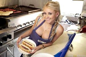 Babes Porn Ads Network Kitchen - Brazzers - Everything tastes so good! porno ad