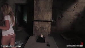 Fucking Machines Stretch - Blond stretch legs and fuck machine - XVIDEOS.COM