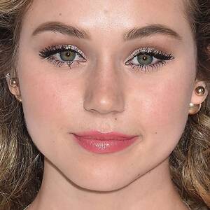 Brec Bassinger Porn - Brec Bassinger's Makeup Photos & Products | Steal Her Style