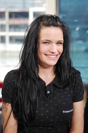 nina roberts - Nina Roberts (auteur de J'assume) - Babelio