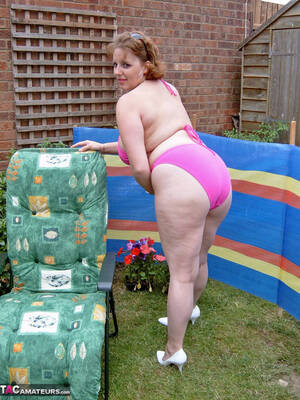 Curvy Mature Bikini - Brazen mature fatty Curvy Claire sheds bikini in the backyard to finger fuck  - PornPics.com