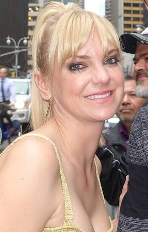 Anna Faris Porn Captions - File:Anna Faris (26829164219) (cropped).jpg - Wikipedia