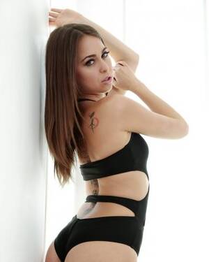 Flat Ass Pornstar - Petite pornstar Riley Reid revealing nearly flat chest and sexy ass Porn  Pictures, XXX Photos, Sex Images #2513810 - PICTOA