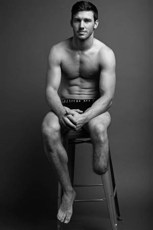 Empty Sleeve Amputee Porn - Left foot amputee pose - 2