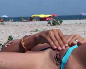 beach pissing cuties - Amateur girl takes a big piss on the beach | voyeurstyle.com