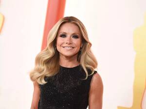 interracial xxx kelly ripa - Kelly Ripa shows off real skin as she ditches makeup in unedited 'pyjama  party' snaps - Daily Star