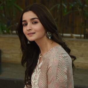 bollywood stars nude - How to Master Nude Makeup Look? Beauty Guide by Bollywood Celebrities |  Vogue India | Vogue India