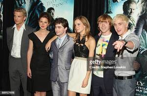 Emma Watson Bonnie Wright Lesbian Porn - 262 R Bonnie Wright Stock Photos, High-Res Pictures, and Images - Getty  Images