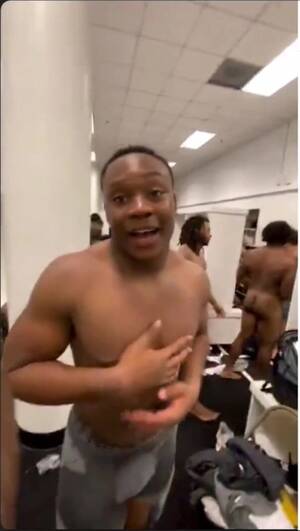 American Football Locker Room Porn - SEXY FOOTBALLER NAKED IN LOCKERROOM - ThisVid.com