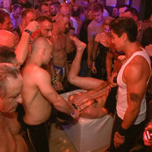 Gangbang Public Porn - 5-man public gangbang - Bound in Public photo gallery