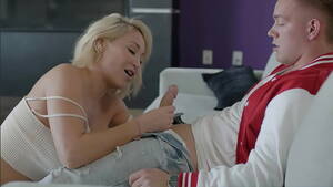 mom give blowjob - cdn77-pic.xvideos-cdn.com/videos/thumbs169poster/6...