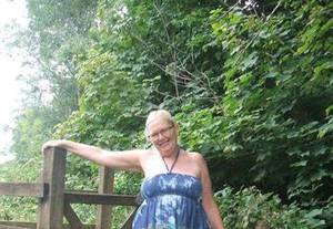 Homemade Mature Outdoor Porn - Naughty MILF Outdoor Stri.