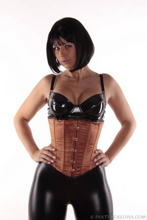 Haircut Sexy - Girl with golden skin and a bob haircut - XXX Dessert - Picture ...