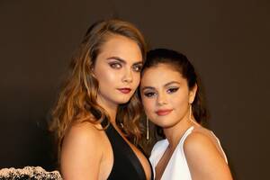 Lesbian Porno Selena Gomez - Only Murders In The Building: Cara Delevingne Kisses Selena Gomez | Glamour  UK