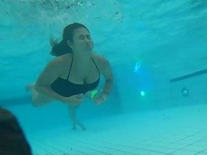 homemade pool voyeur - Big boobs spotted in swimming pool