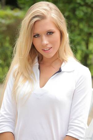 kinky blonde - Kinky blonde enjoys a quick game of tennis before she strips off to let us  enjoy her hot naked body.