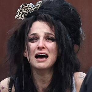 Amy Winehouse Porn - Amy Winehouse fans vow to boycott 'trauma porn' after glimpses of  distressed singer - Mirror Online