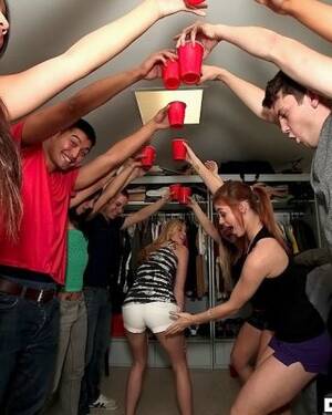 Drunk Amateur Teen Party - Drunk amateur college teen freshmen have group sex at dorm party Porn  Pictures, XXX Photos, Sex Images #2757871 - PICTOA